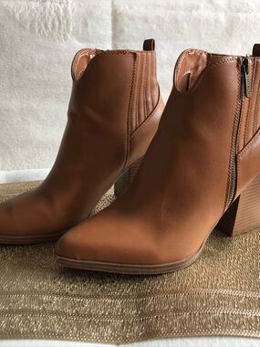 Women's Tan Leather Ankle Boots - Zip Side Block Heel